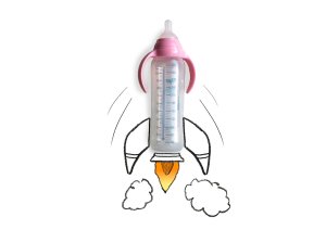 photo de biberon transformée en fusée grâce au dessin